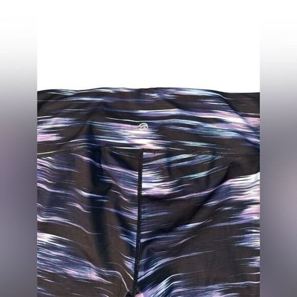 IDEOLOGY Purple Black Space Dye
Cropped Leggings with Black mesh at back hem S - Picture 9 of 10